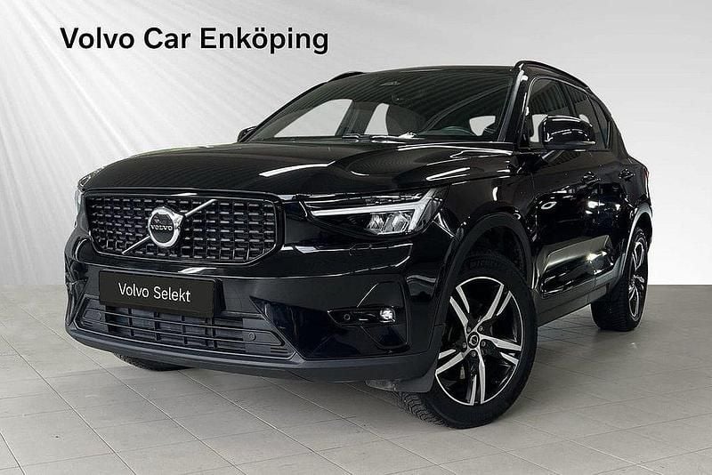 Svart Begagnad 2024 Volvo XC40 Plus SUV | 379 900 kr (Lite dyr) - Bild 1/3