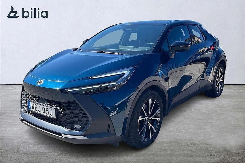 Vit Begagnad 2024 Toyota C-HR Style SUV | 399 900 kr (Superpris) - Bild 1/4