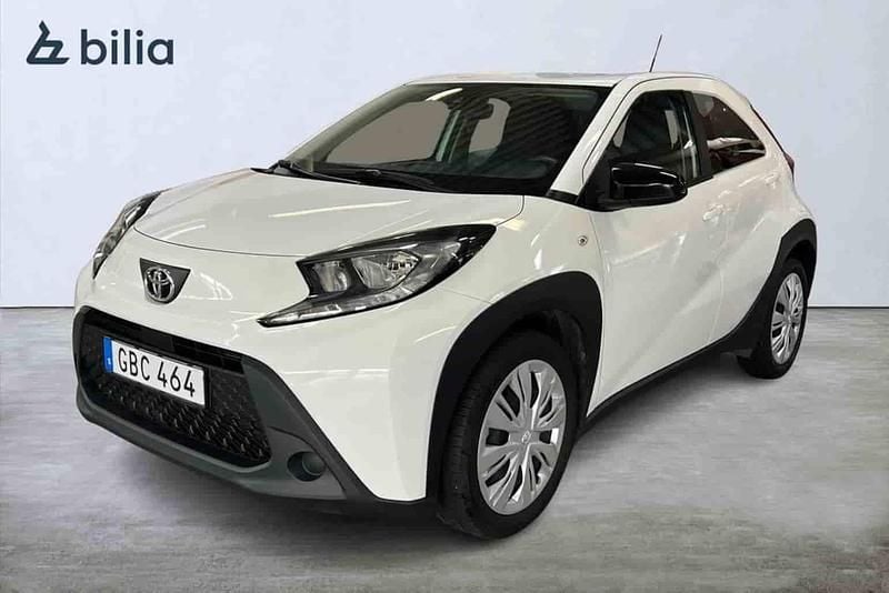 Vit Begagnad 2022 Toyota Aygo Halvkombi | 149 900 kr (Marknadspris) - Bild 1/1