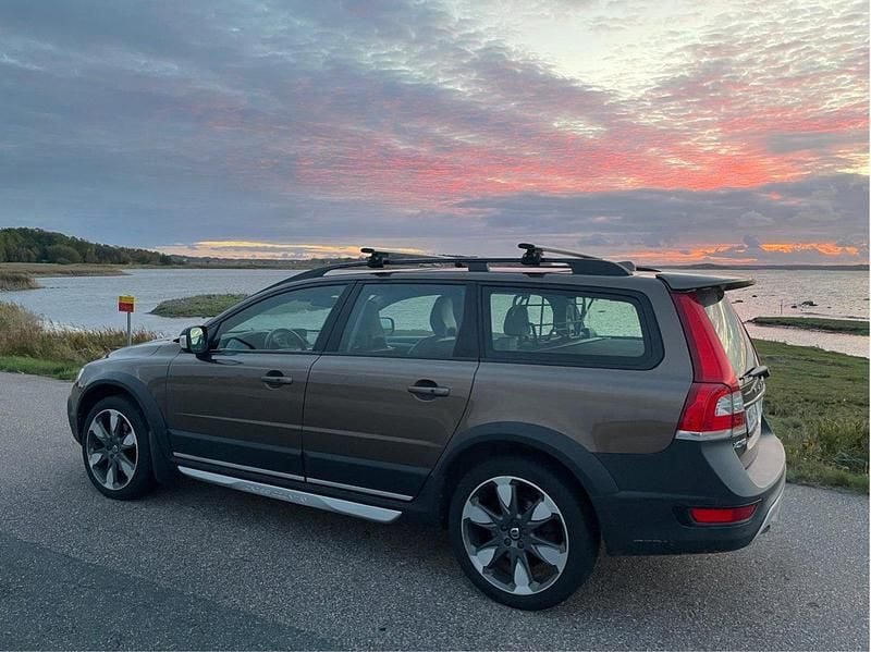 Brun Begagnad 2016 Volvo XC70 Standard SUV | 149 500 kr (Bra pris) - Bild 1/4