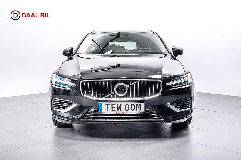Begagnad Volvo V60 Core 253 HK (186 kW) 2022 Svart Kombi