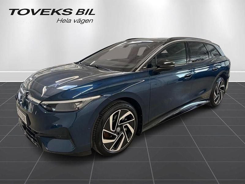 Blå Begagnad 2024 VW ID.7 Pro Sedan | 579 900 kr (Marknadspris) - Bild 1/4