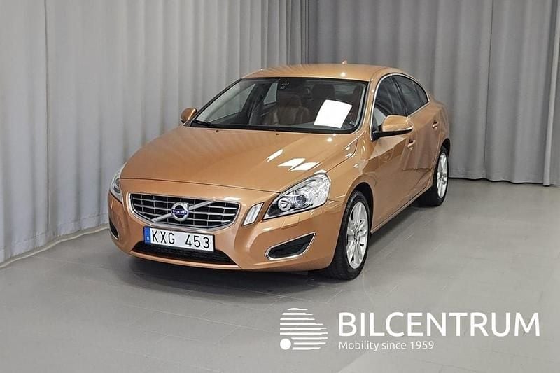 Brun Begagnad 2013 Volvo S60 Summum Sedan | 129 900 kr (Bra pris) - Bild 1/4