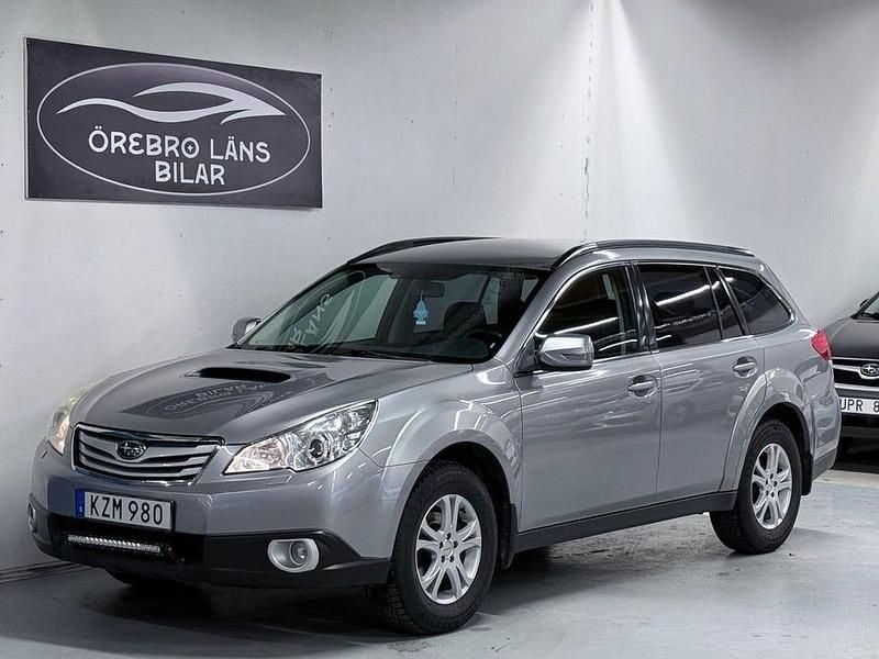 Silver Begagnad 2011 Subaru Outback Kombi | 59 900 kr (Marknadspris) - Bild 1/4