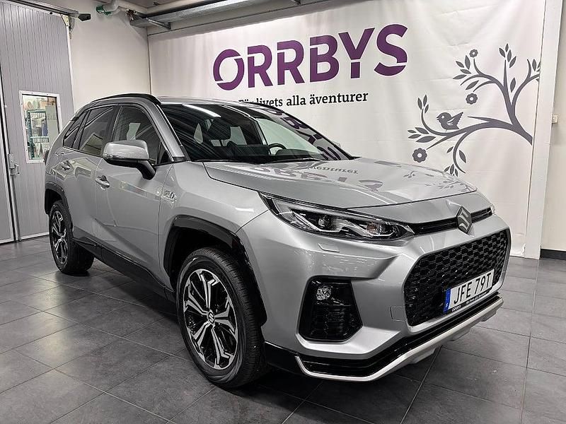 Grå Begagnad 2023 Suzuki Across SUV | 489 000 kr - Bild 1/4