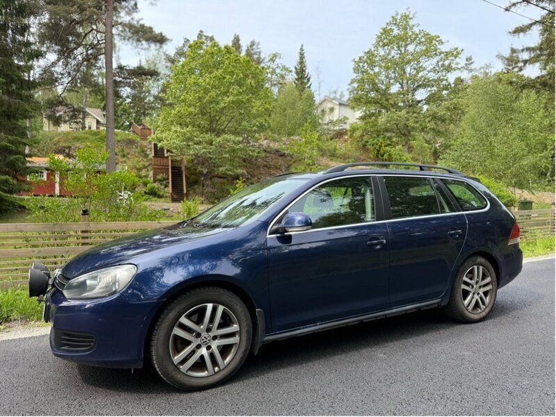 Blå Begagnad 2010 VW Golf VI Kombi | 54 800 kr (Bra pris) - Bild 1/4