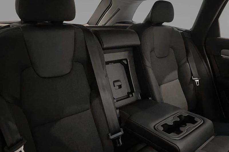 Svart Begagnad 2023 Volvo V90 Core Kombi | 399 000 kr (Marknadspris) - Bild 1/1