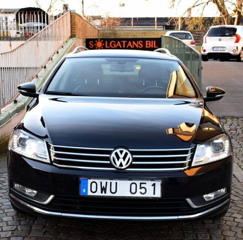 Svart Begagnad 2012 VW Passat Kombi | 72 800 kr (Marknadspris) - Bild 1/4