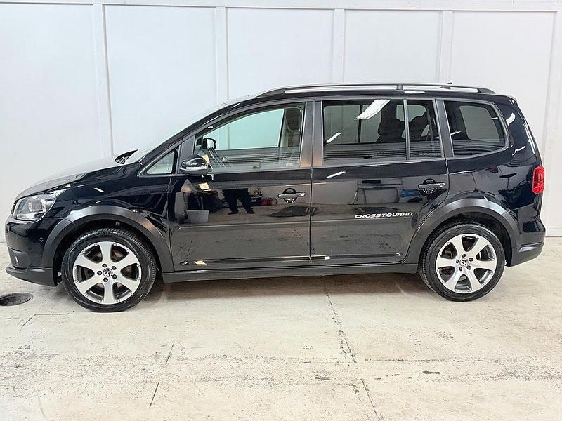 Svart Begagnad 2012 VW Touran Cross Minibuss | 119 900 kr (Marknadspris) - Bild 1/4