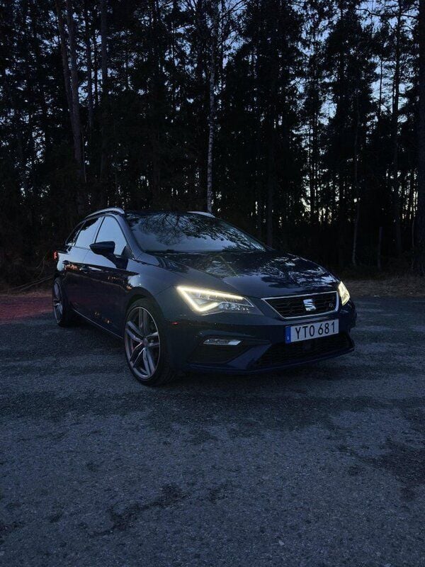 Blå Begagnad 2019 Seat Leon ST FR Kombi | 167 000 kr - Bild 1/3