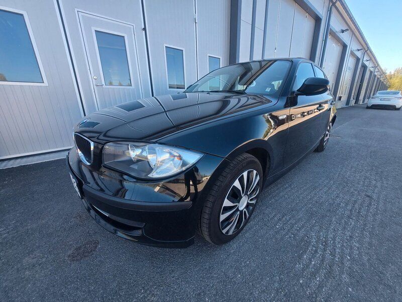 Svart Begagnad 2010 BMW 116 Advantage Halvkombi | 49 900 kr - Bild 1/4