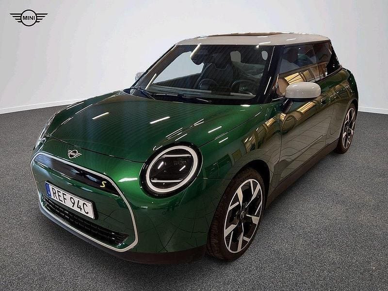 Grön Begagnad 2024 Mini Cooper SE Halvkombi | 414 900 kr (Dyr) - Bild 1/4