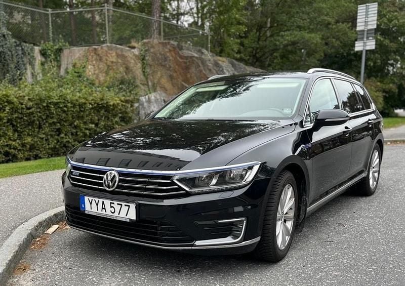 Svart Begagnad 2018 VW Passat GTE Kombi | 220 000 kr (Dyr) - Bild 1/2