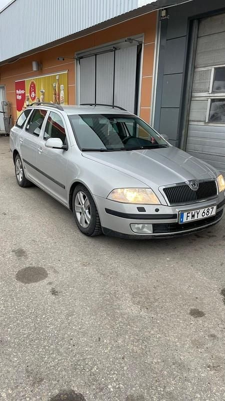 Begagnad 2008 Skoda Octavia Kombi | 12 000 kr (Marknadspris) - Bild 1/4