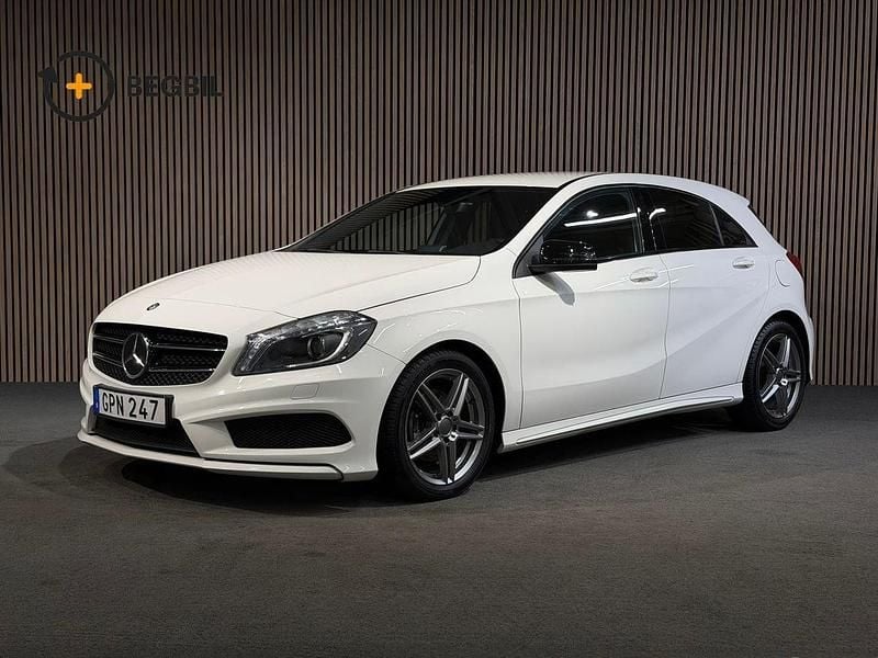 Vit Begagnad 2015 Mercedes A180 AMG line Halvkombi | 147 900 kr (Marknadspris) - Bild 1/4