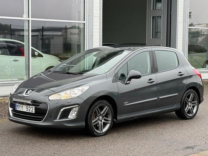 Mörkgrå Begagnad 2012 Peugeot 308 Halvkombi | 59 800 kr (Lite dyr) - Bild 1/4
