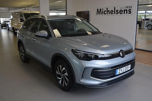 Silver Ny 2025 VW Tiguan Edition SUV | 523 900 kr (Bra pris) - Bild 1/4