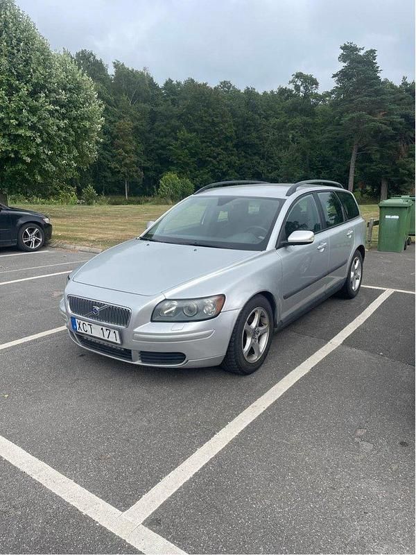 Grå Begagnad 2006 Volvo V50 Kombi | 20 000 kr (Bra pris) - Bild 1/4