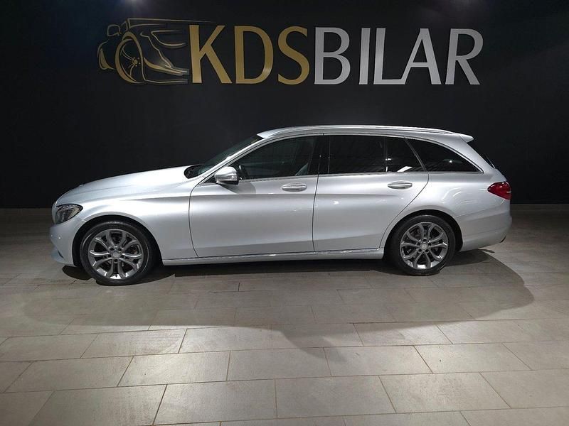 Silver Begagnad 2014 Mercedes C220 Avantgarde Kombi | 169 800 kr (Marknadspris) - Bild 1/4