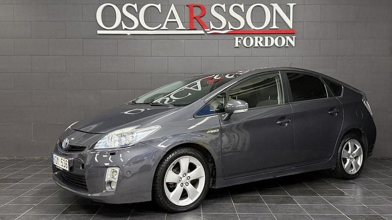 Mörkgrå (grå) Begagnad 2010 Toyota Prius Executive Halvkombi | 49 800 kr (Bra pris) - Bild 1/4