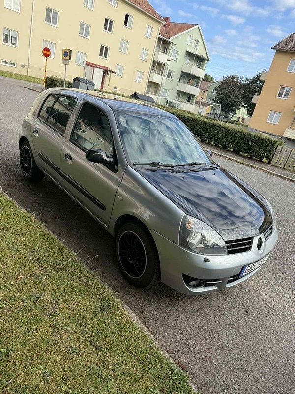 Grå Begagnad 2008 Renault Clio R.S. Halvkombi | 15 000 kr (Bra pris) - Bild 1/4