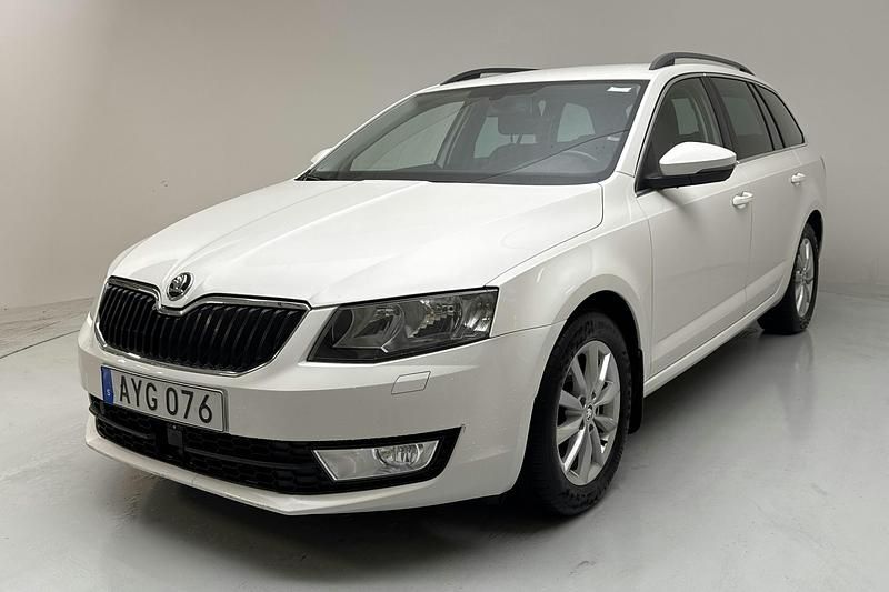 Vit Begagnad 2016 Skoda Octavia | 89 000 kr - Bild 1/4
