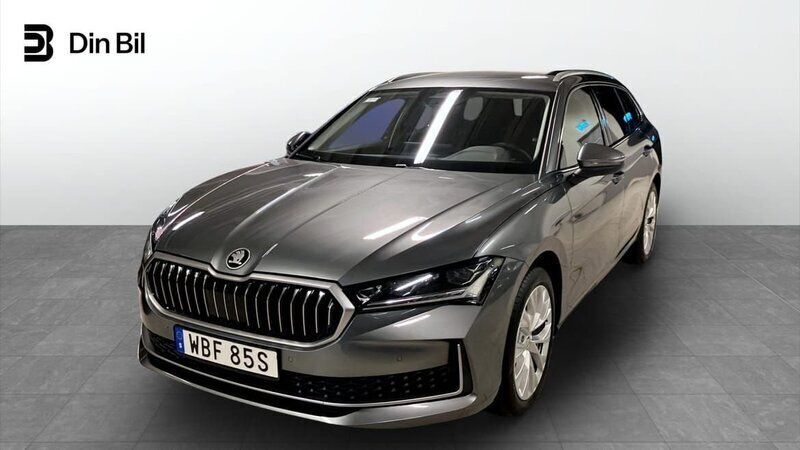 Grå Begagnad 2024 Skoda Superb Kombi | 399 900 kr (Lite dyr) - Bild 1/4