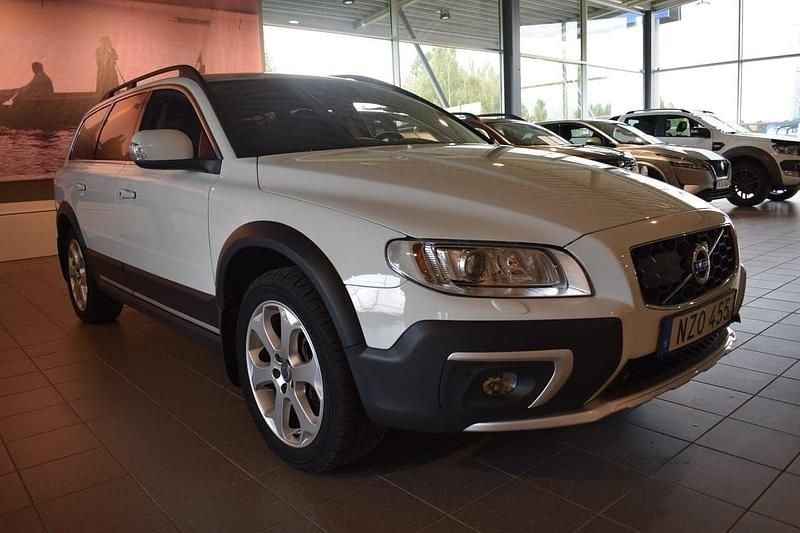 Vit Begagnad 2016 Volvo XC70 Standard SUV | 249 000 kr (Marknadspris) - Bild 1/4