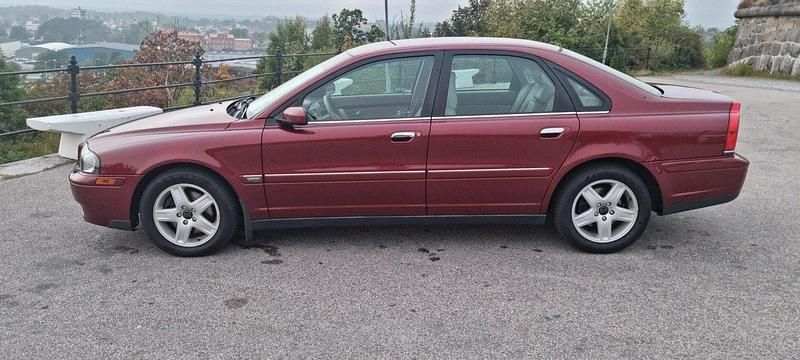 Röd Begagnad 2004 Volvo S80 Business Edition Sedan | 19 000 kr (Marknadspris) - Bild 1/4