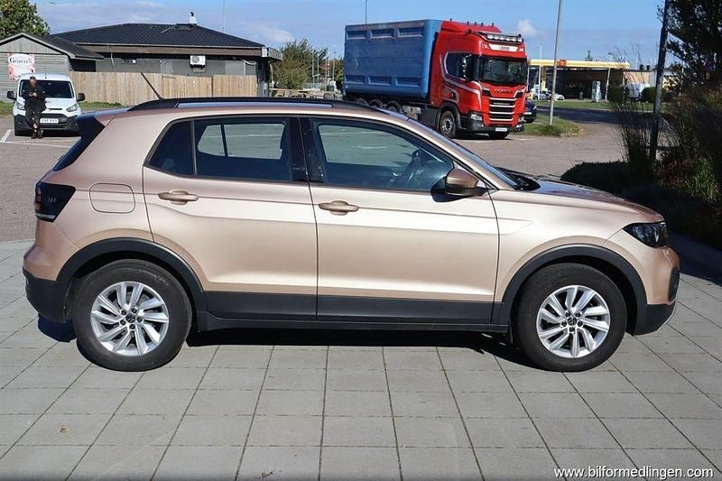 Blå samma som bilen Begagnad 2020 VW T-Cross SUV | 159 900 kr (Marknadspris) - Bild 1/4