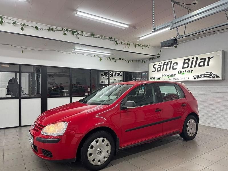 Röd Begagnad 2007 VW Golf V Trendline Halvkombi | 49 900 kr (Marknadspris) - Bild 1/4