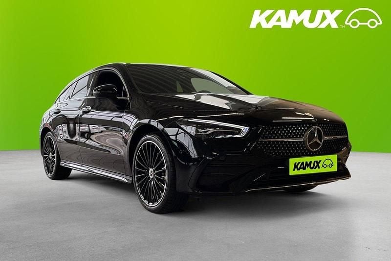 Svart Begagnad 2025 Mercedes CLA250e Shooting Brake AMG Kombi | 384 900 kr (Marknadspris) - Bild 1/3