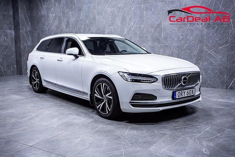 Begagnad Volvo V90 Core 253 HK (186 kW) 2023 Vit Kombi