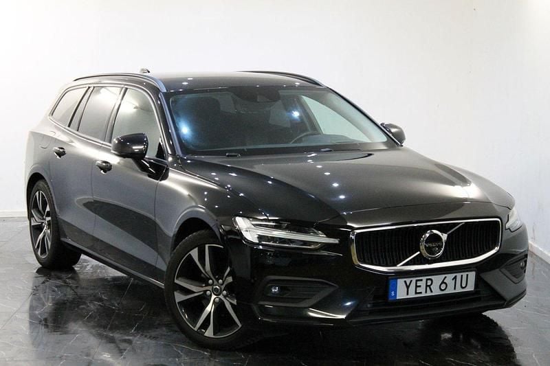 Svart Begagnad 2020 Volvo V60 Momentum Kombi | 264 900 kr (Marknadspris) - Bild 1/4