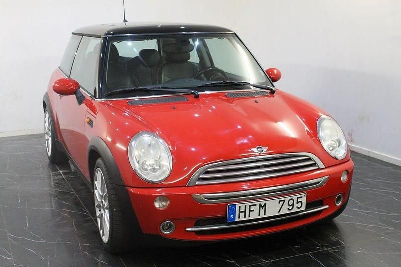 Begagnad Mini Cooper 116 HK (85 kW) 2006 Röd Halvkombi