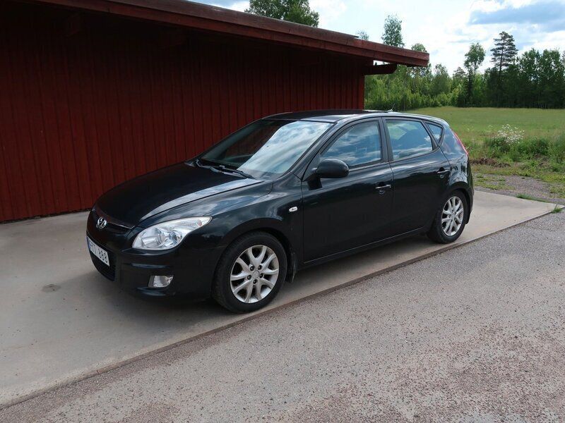 Svart Begagnad 2008 Hyundai i30 Halvkombi | 29 000 kr (Bra pris) - Bild 1/4