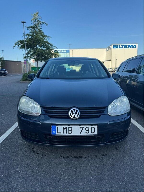 Blå Begagnad 2009 VW Golf VI Trendline Halvkombi | 45 000 kr (Marknadspris) - Bild 1/4