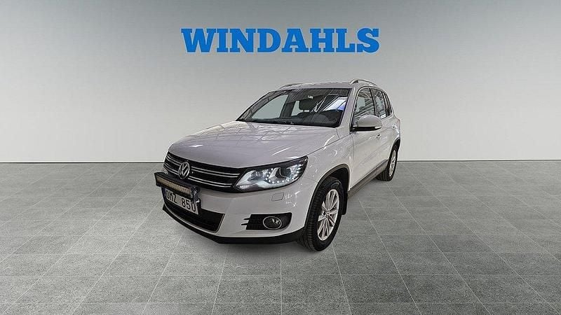 Vit Begagnad 2013 VW Tiguan Highline SUV | 98 000 kr (Marknadspris) - Bild 1/4