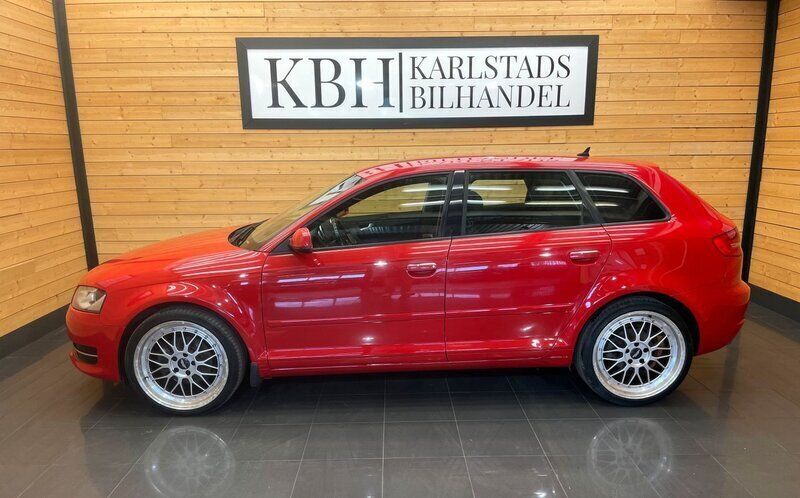 Röd Begagnad 2012 Audi A3 Sportback Attraction Halvkombi | 54 900 kr (Marknadspris) - Bild 1/4