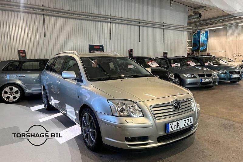 Silver Begagnad 2005 Toyota Avensis Kombi | 29 900 kr (Marknadspris) - Bild 1/3