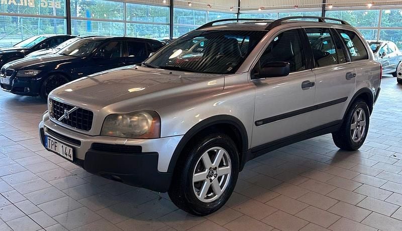 Ljusgrå Begagnad 2002 Volvo XC90 Standard SUV | 19 900 kr (Superpris) - Bild 1/4