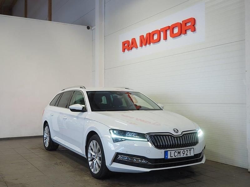 Begagnad Skoda Superb Style 156 HK (114 kW) 2021 Vit Kombi