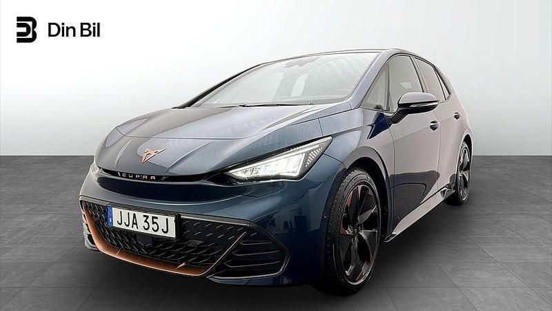 Aurora blue metallic Begagnad 2023 Cupra Born e-Boost Halvkombi | 314 900 kr (Marknadspris) - Bild 1/4