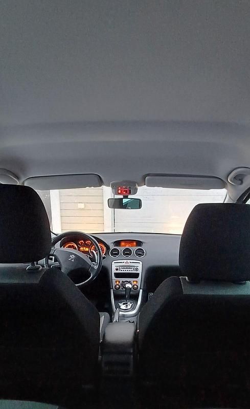 Begagnad Peugeot 308 SW 111 HK (81 kW) 2011 Beigegrå Kombi