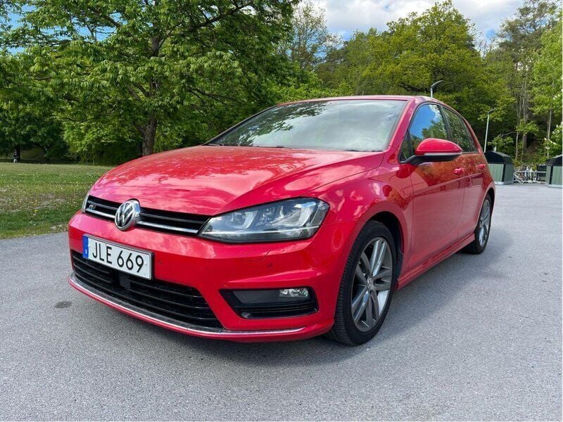 Röd Begagnad 2015 VW Golf VII Halvkombi | 149 000 kr (Marknadspris) - Bild 1/4