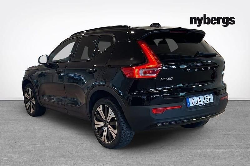 Begagnad Volvo XC40 Core 175 kW (238 HK) 2023 Svart SUV