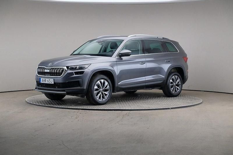 Grå (graphite grey (metallic)) Begagnad 2022 Skoda Kodiaq Business Line SUV | 359 000 kr (Marknadspris) - Bild 1/4