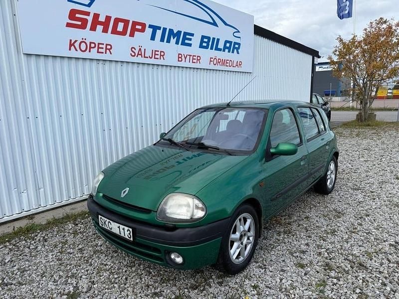 Begagnad Renault Clio II 98 HK (72 kW) 2001 Grön Halvkombi