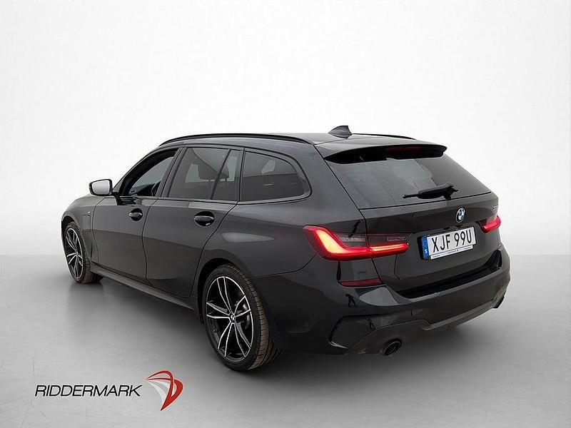 Begagnad BMW 330e M Sport 184 HK (135 kW) 2020 Svart Kombi