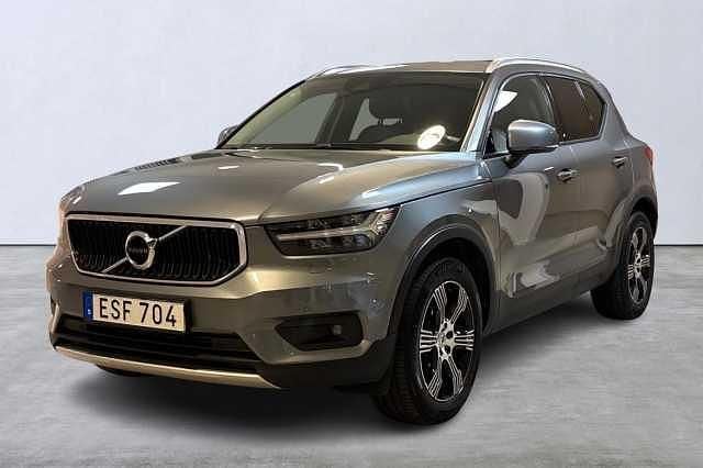 Grå Begagnad 2018 Volvo XC40 Momentum SUV | 299 900 kr (Marknadspris) - Bild 1/4